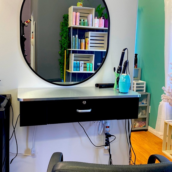 Berkeley Wall Mount Styling Station - Picture 1 of 3